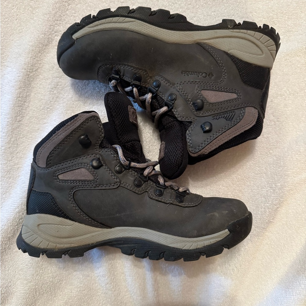 Columbia Women’s Newton Ridge Boots